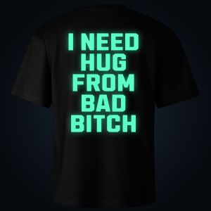 I NEED HUG oversized t-shirt backprint